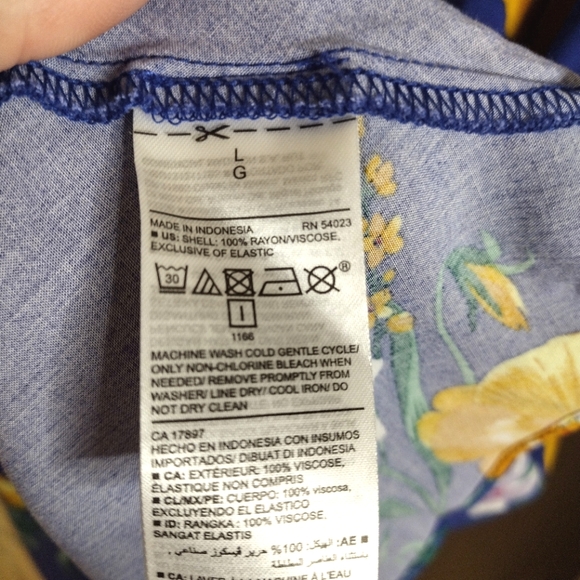 Old Navy Pretty Floral Sleeveless Dress - Picture 2 of 8